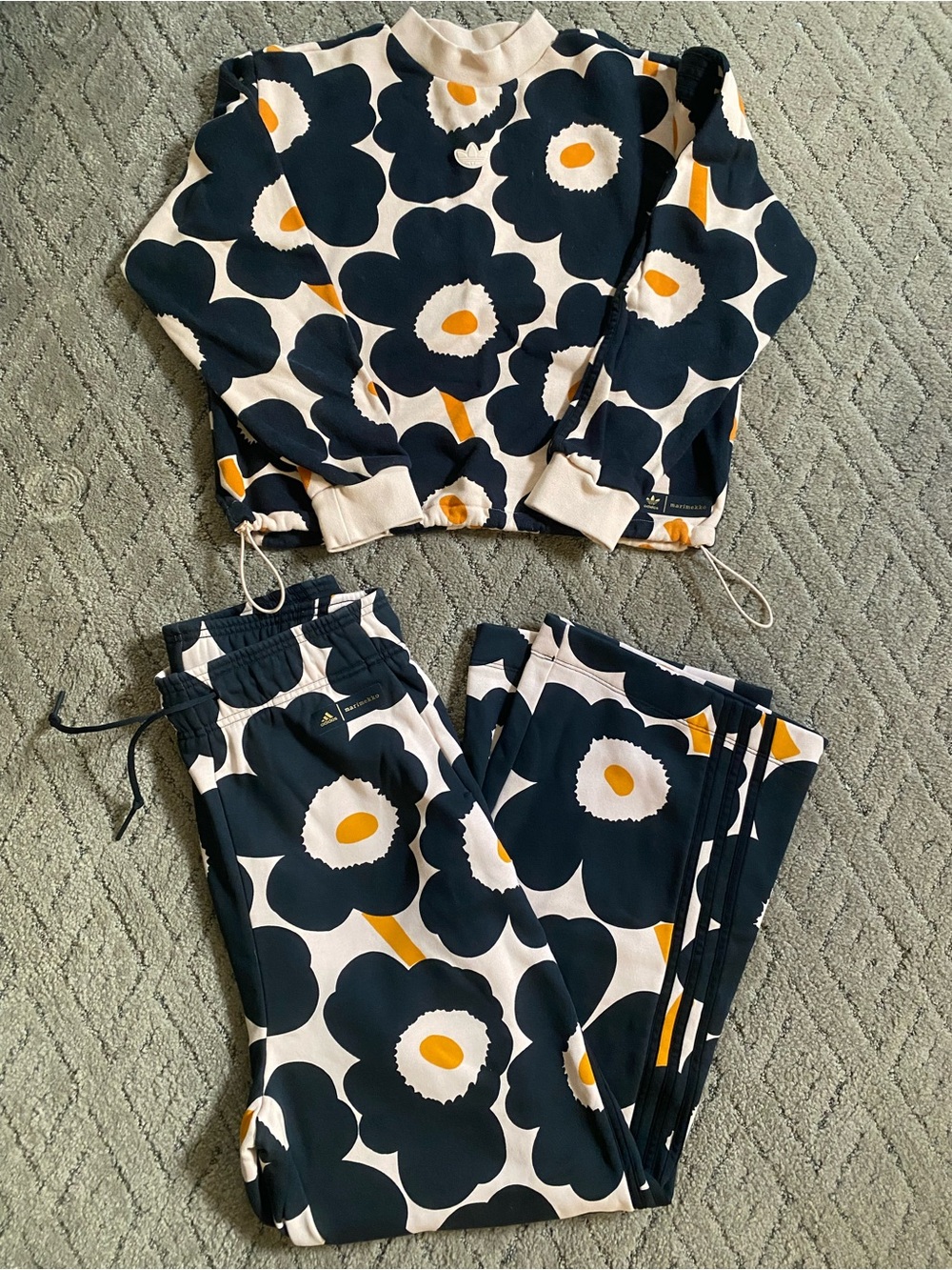 Adidas x Marimekko Set with Unikko Poppy Print - Picture 1 of 7